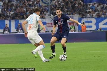 法甲-登贝莱缺阵门将送礼 巴黎0-1马赛遭遇赛季首败