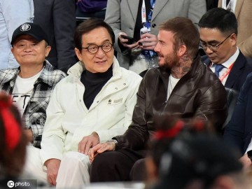 组图:成龙贝克汉姆助阵NBA中国赛 姚明马云亮相</title>
        
    <title>组图:成龙贝克汉姆助阵NBA中国赛 姚明马云亮相