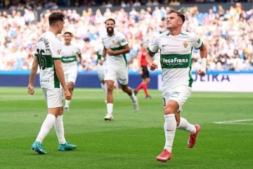 西甲争冠焦点！巴萨主场迎战埃尔切，榜首劲旅能否延续主场统治力？