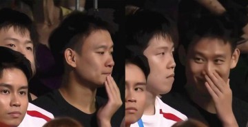 萨尔布吕肯捧起欧冠冠军奖杯那一刻，樊振东两度0比3吞下的六局败仗，成了刘丁硕手