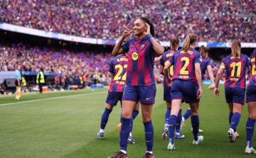 女足欧冠决赛：巴萨女足4-0大胜里昂，历史性第4次夺冠