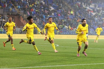 3-1,38岁法布雷加斯发威:率队8场不败,反超国米,逼近意甲前三