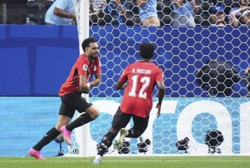 英超著名裁判：VAR正在杀死足球合理冲撞，埃及的进球不该被吹掉